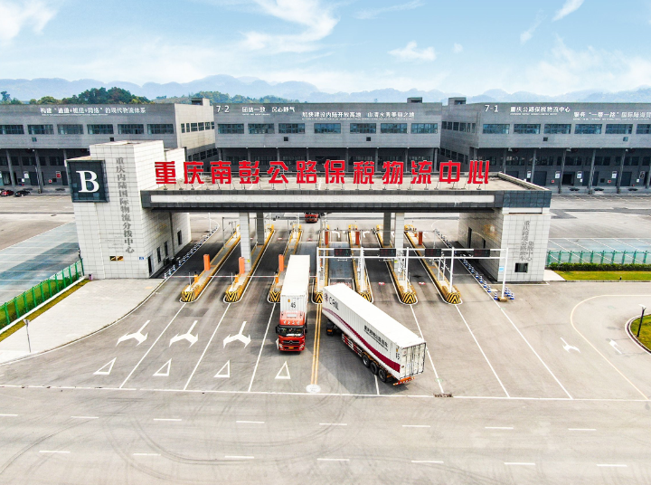 跨境公路班车从南彭B保出发。巴南区委宣传部供图