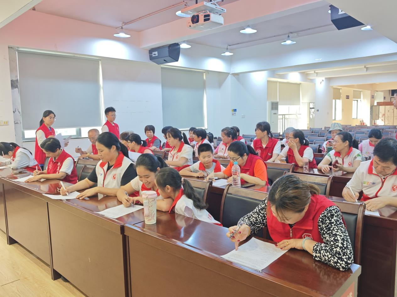 聚志愿力量·畅交流心声——流塘社区志愿者座谈会共话服务新篇