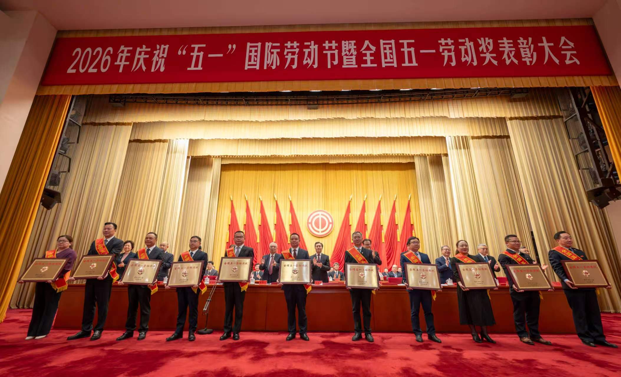 图源:新华社
