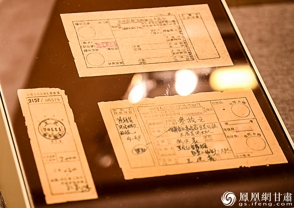 黑龙江省大庆市铁人王进喜纪念馆里珍藏着孙宝范写错地址的汇款单　张修毅　摄