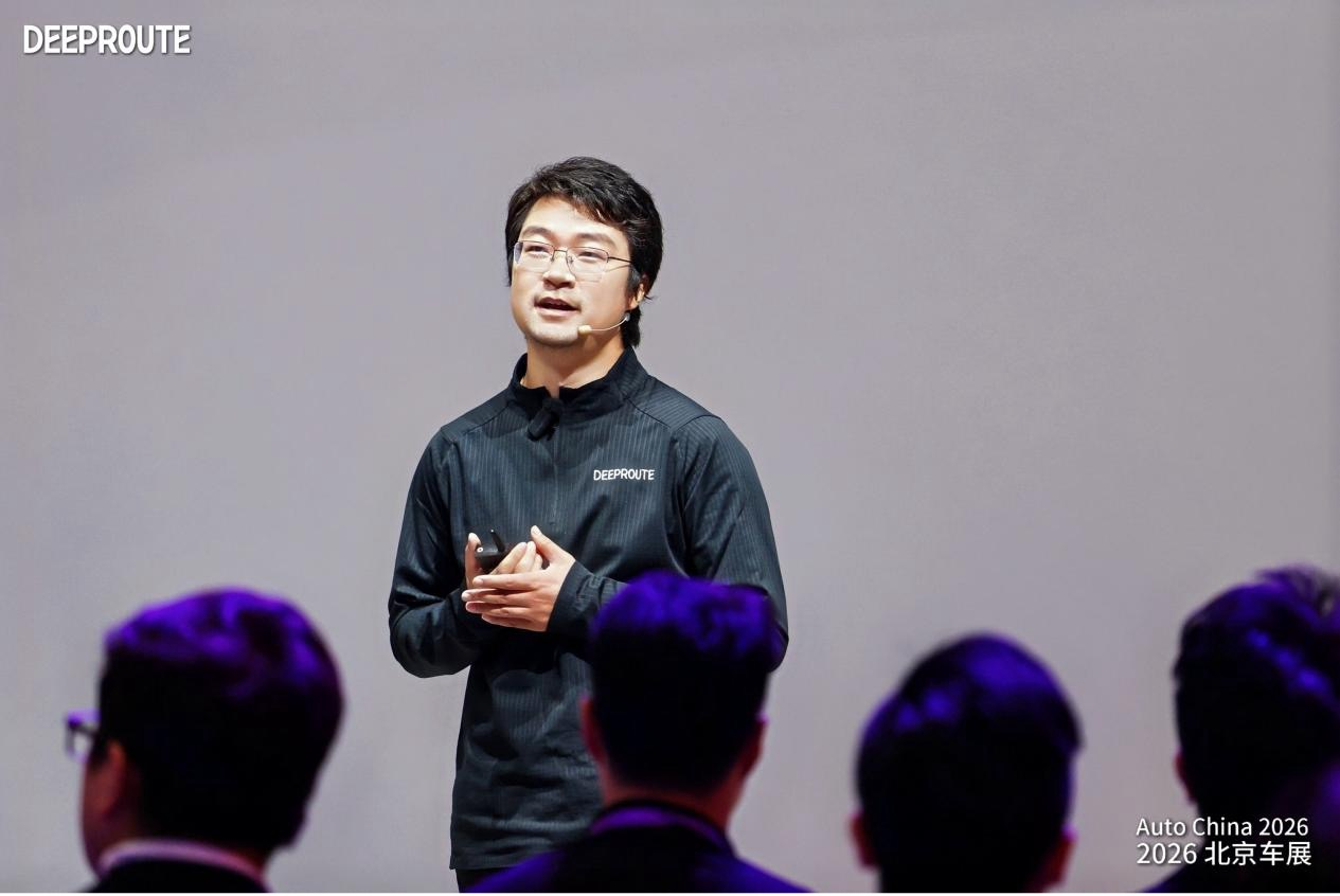 元戎启行发布物理AI技术路线 首席科学家阮翀首次公开演讲