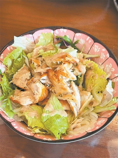 减脂餐鸡胸肉蔬菜沙拉