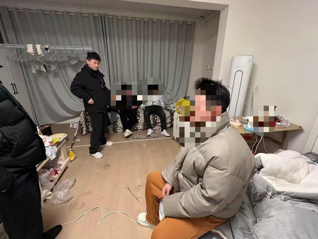 警方抓捕犯罪嫌疑人现场　（金昌市公安局金川分局供图）