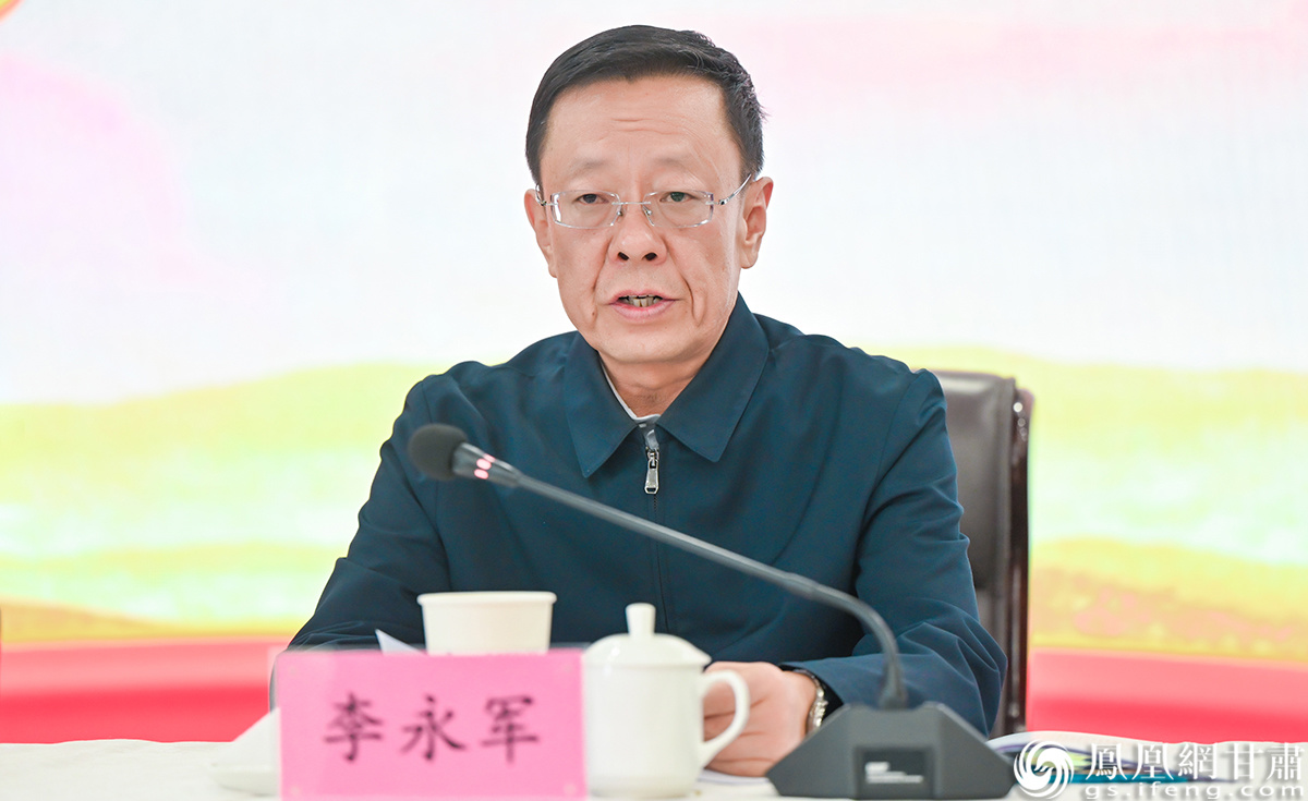 酒泉市慈善联合总会会长李永军介绍当地社区慈善工作发展情况