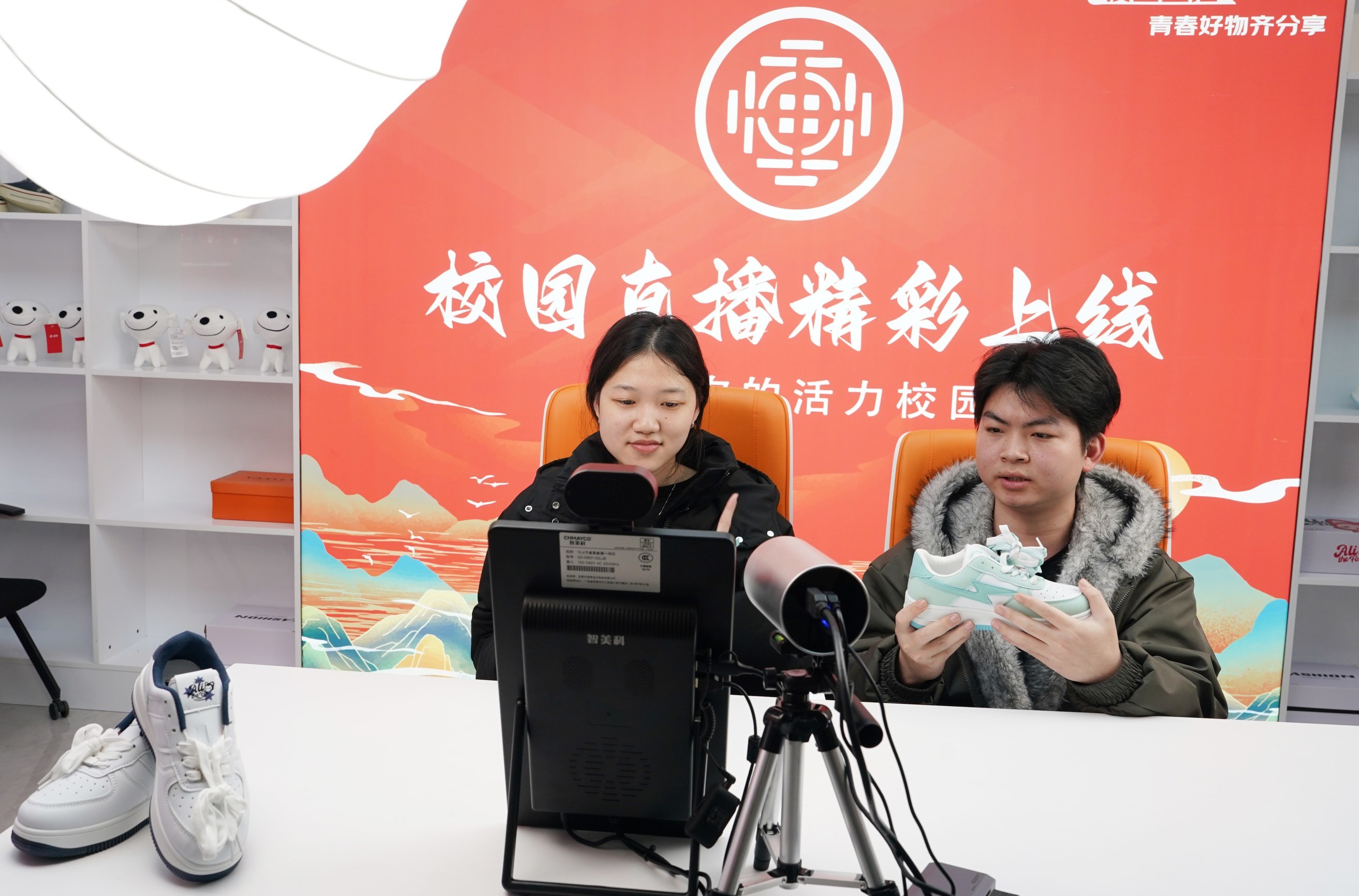 直播间开进校园、专业对接产业，新余校企合作助力制鞋高质量发展