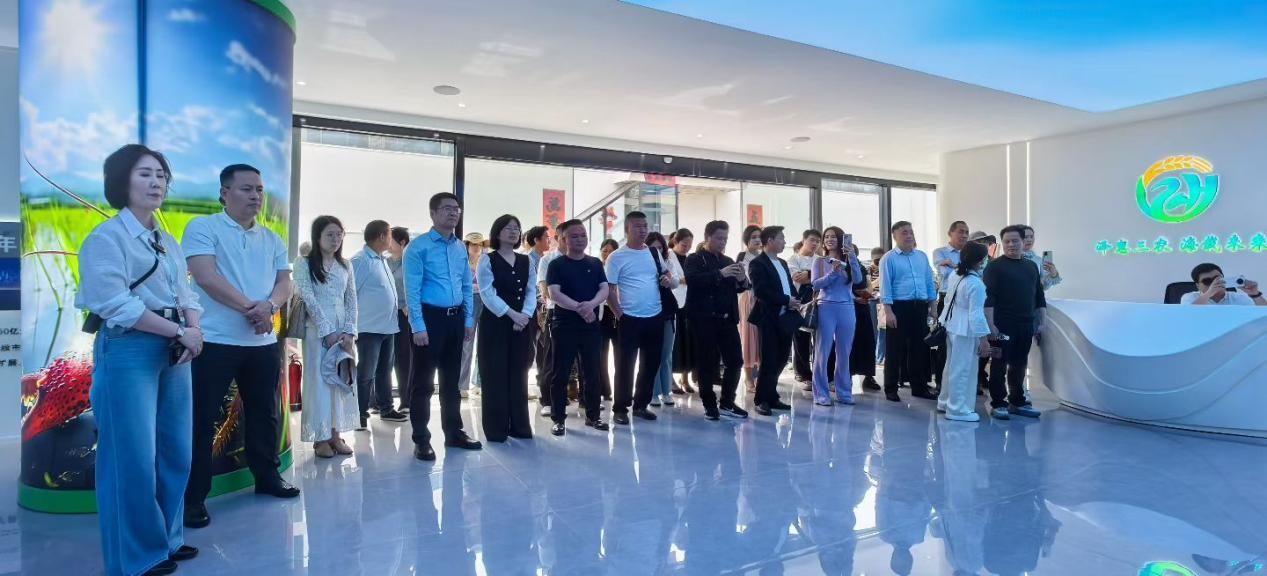 来自九江市新的社会阶层人士、网络人士代表们参观彭泽县文旅项目（韩云华 摄）