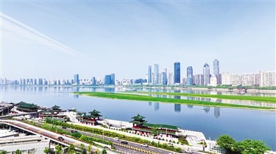 “一江两岸”绿意盎然