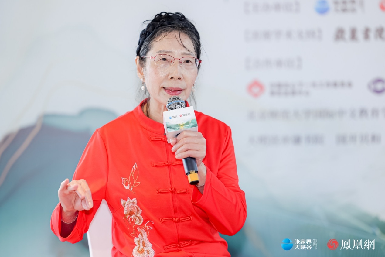 吕锡琛教授在2026张家界悦读共创大会康养沙龙上作分享。
