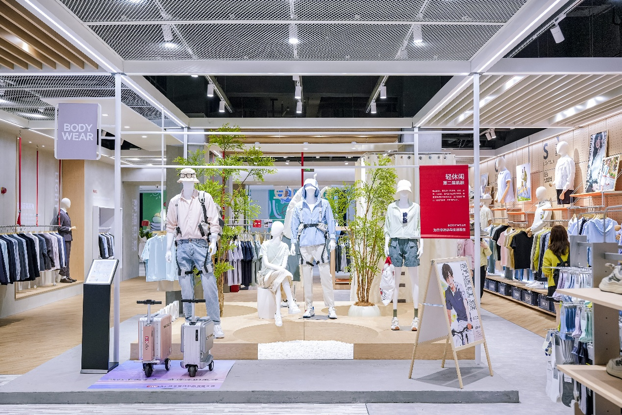 从红豆股份代言人到“产品体验官”，林更新无锡探店