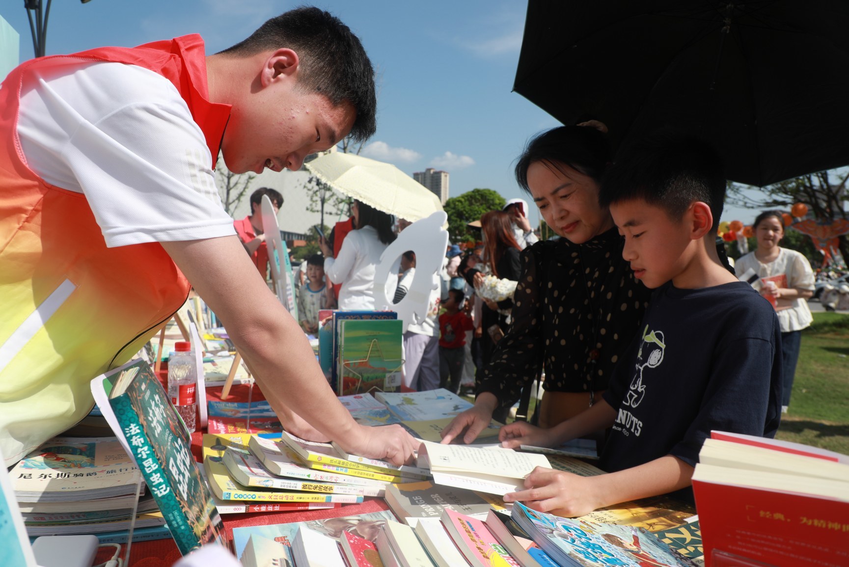 东乡：全民阅读周“燃”起来，非遗、诗词、换蔬吸引市民打卡