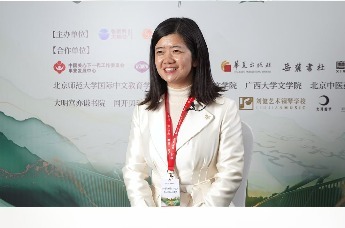 祝成成：带海外学子来张家界大峡谷玻璃桥研学