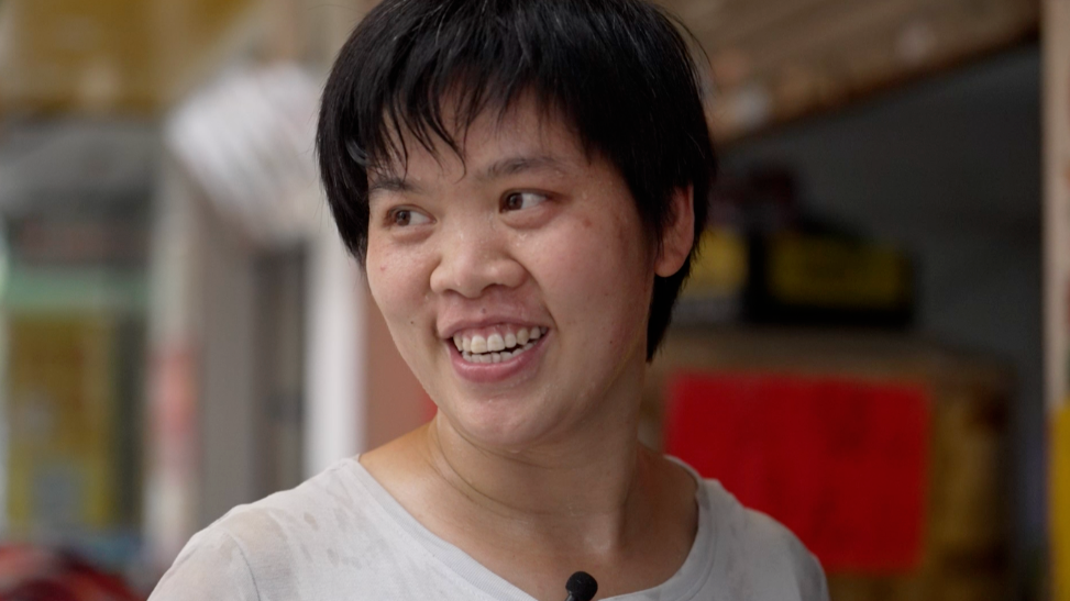 “扛一袋100斤，5趟15块钱”，40岁妈妈扛楼16年月入过万，从为孩子挣奶粉钱到攒钱买房