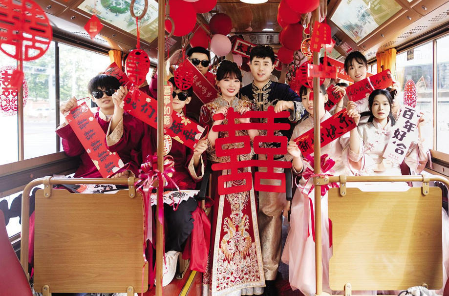 铛铛车与“囍缘巴士”走红 南昌公交成幸福的“移动名片”