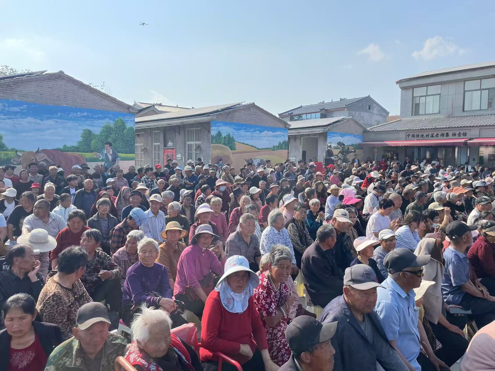 2026年全国“四季村晚”春季示范展示活动在商丘梁园区举行