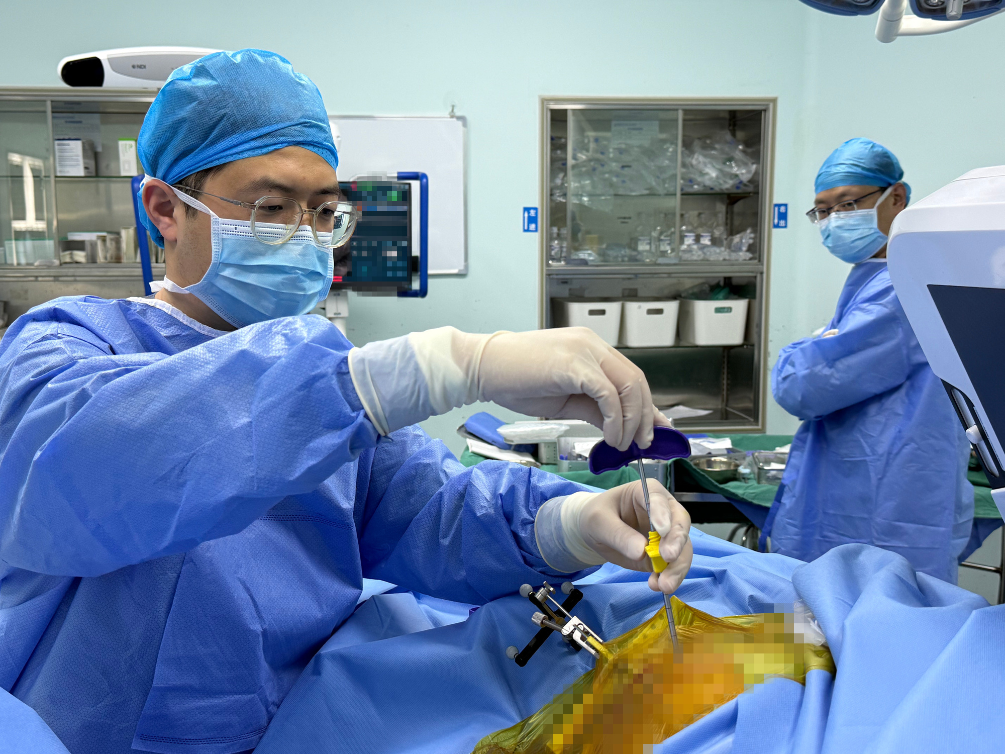 创新侧卧术式，南医大二附院精准救治椎体骨折8旬老人！