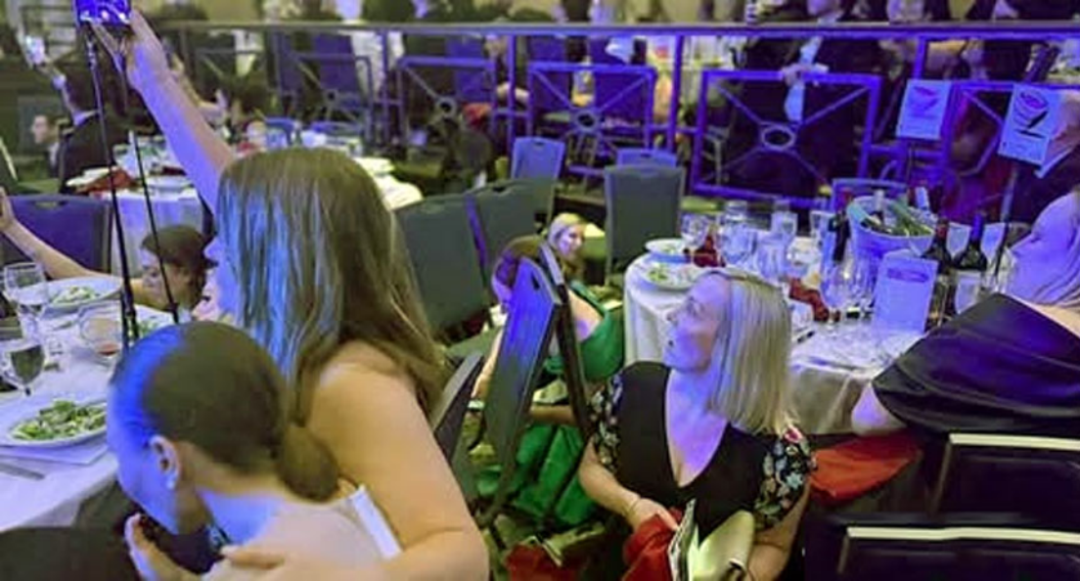 唐驳虎:白宫记者晚宴枪响,美国放不下一张平静的餐桌