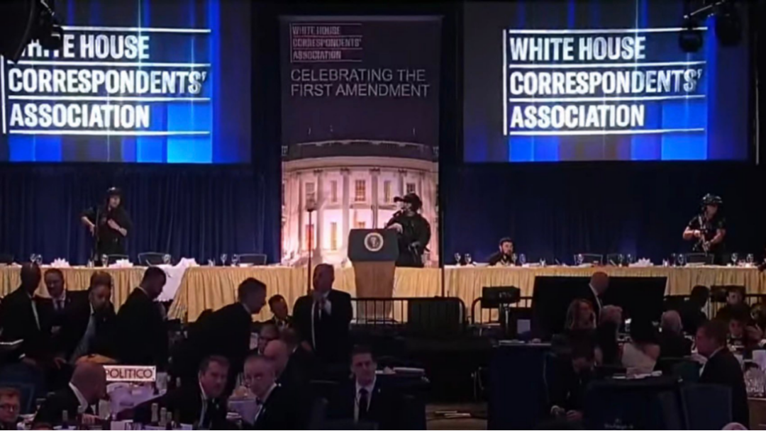 唐驳虎:白宫记者晚宴枪响,美国放不下一张平静的餐桌