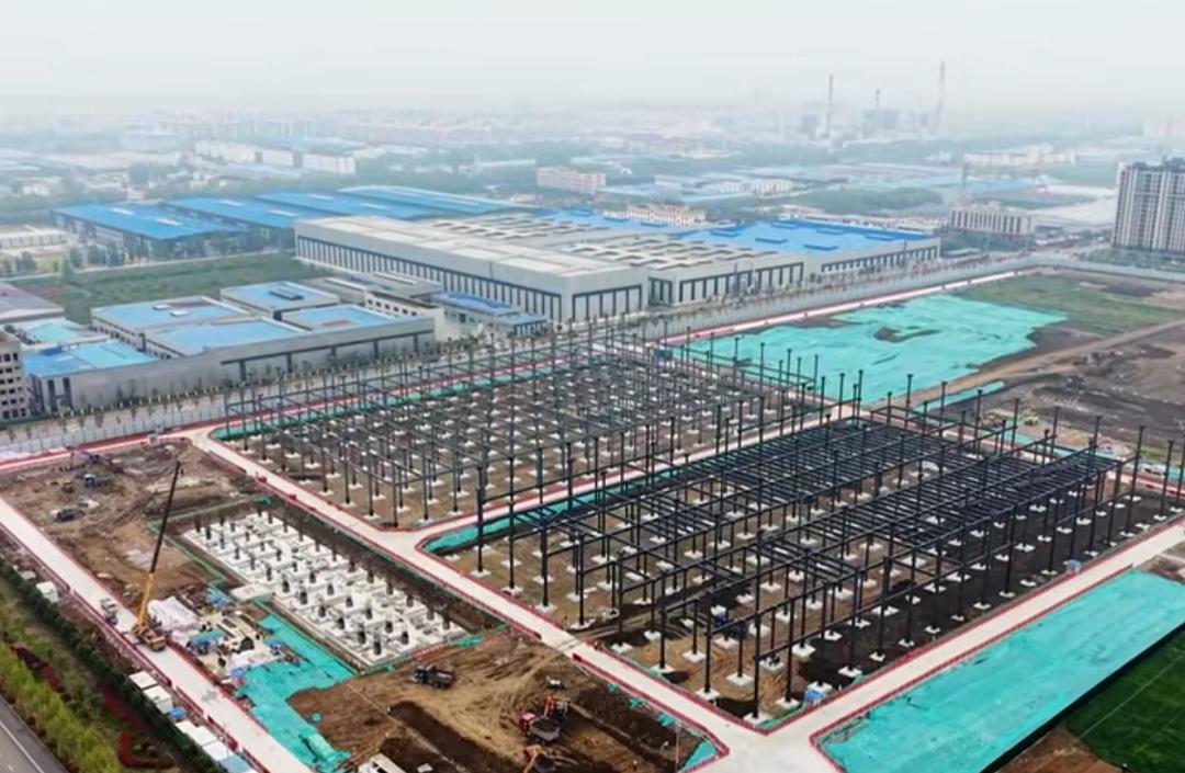 在台儿庄经济开发区，黄岛产业园项目正抢抓施工黄金期。