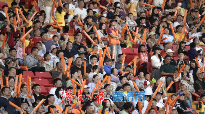 主场6比0大胜济宁队，济南队取得齐鲁超赛开门红