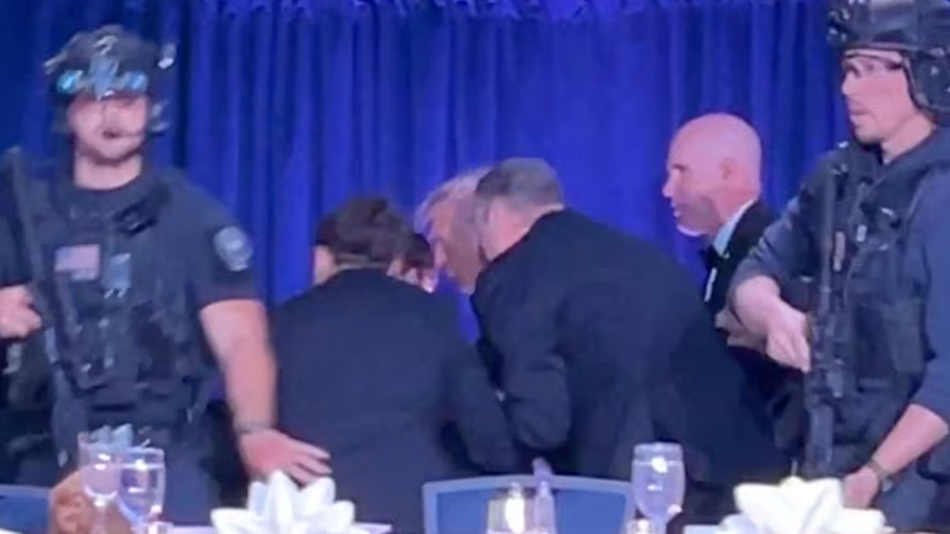 特朗普公布晚宴枪击事件细节：特工近距离遭到射击，“没人告诉我当总统这么危险”