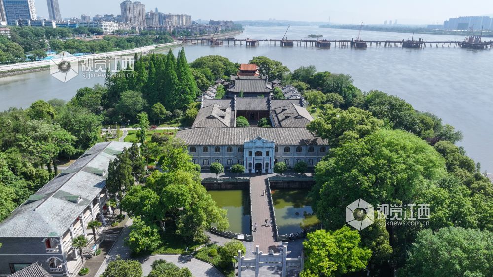 4月26日，江西省吉安市卫生健康委员会、吉安市中心人民医院在江西省吉安市白鹭洲书院开展“书院里的中医文化体验日”活动。