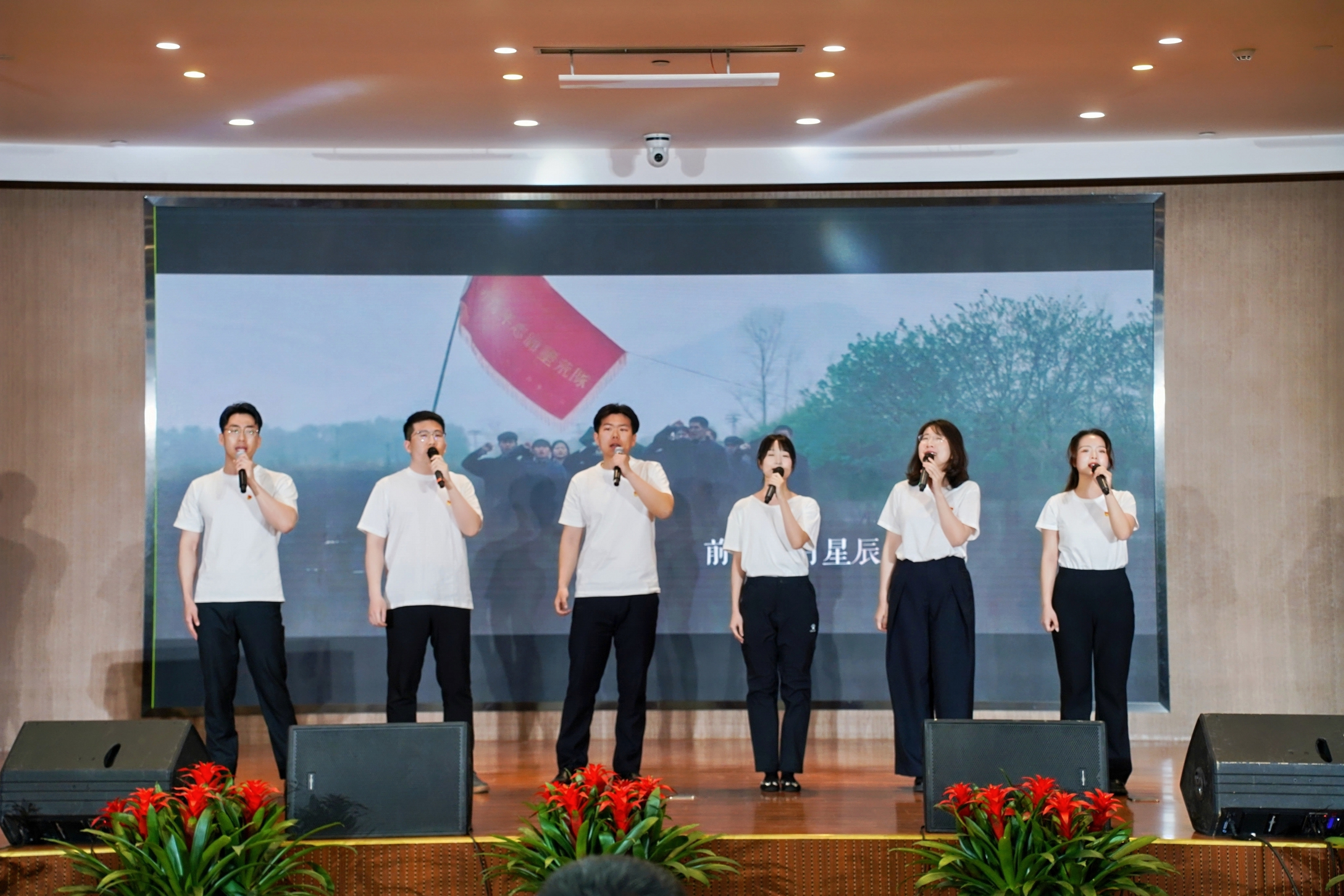 青春映山海 逐梦正当时！2026年崂山区五四青年节暨党团队一体化育人实践活动圆满举行