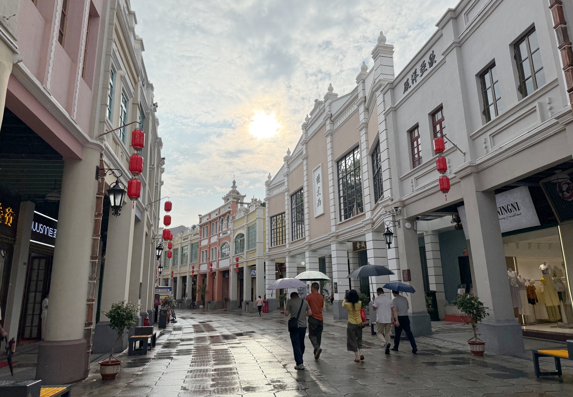 媒体代表实地走访孙文西路步行街