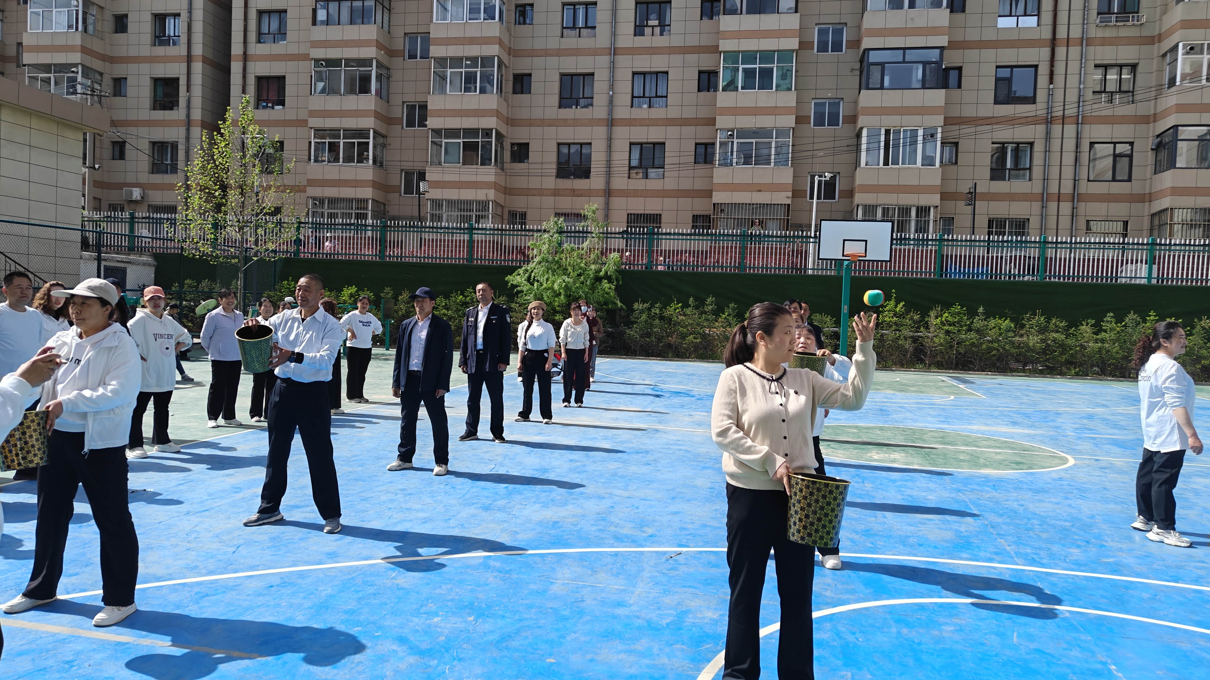 4月23日社区联合景园物业开展第二届居民运动会1.jpg