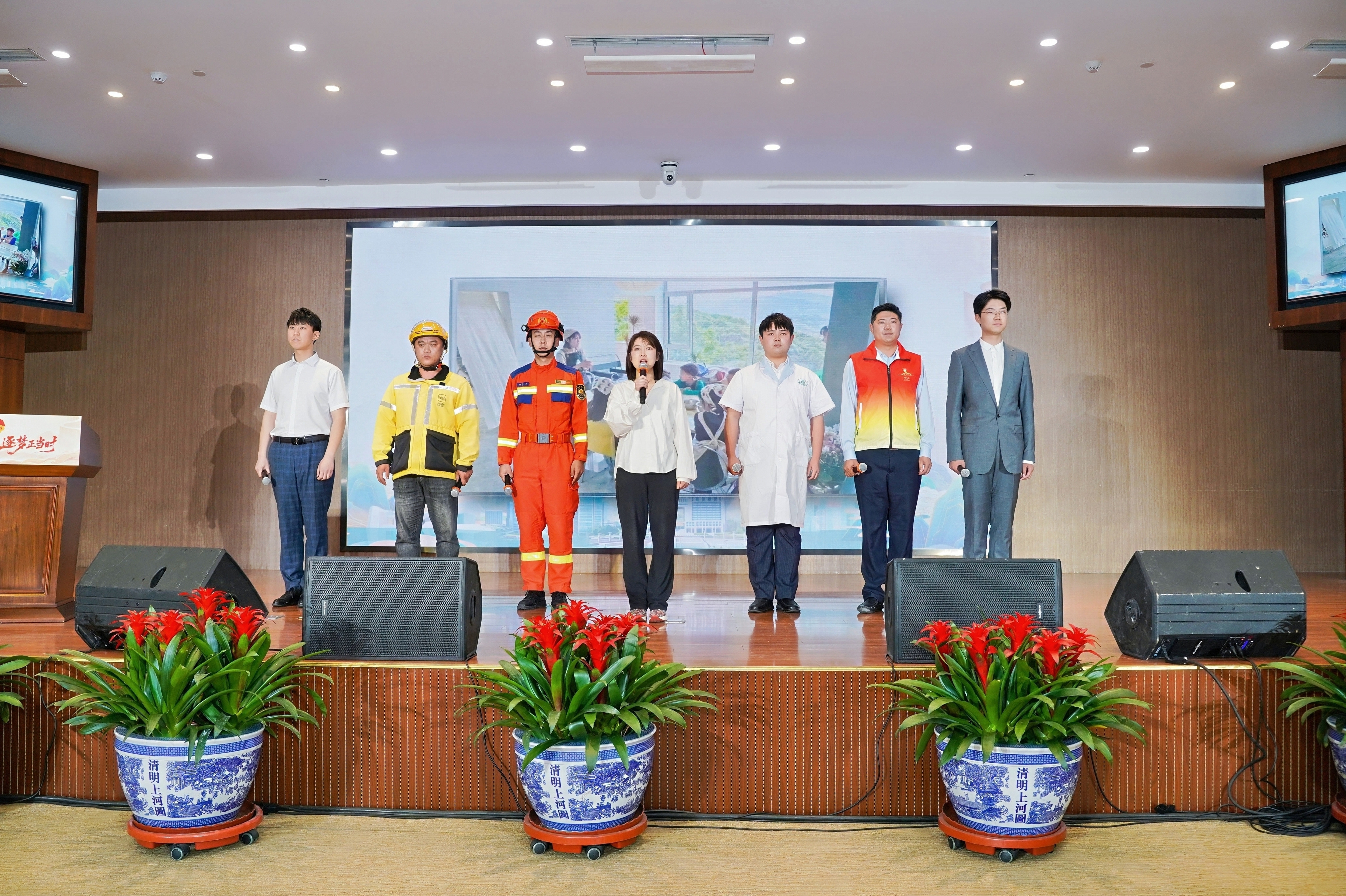 青春映山海 逐梦正当时！2026年崂山区五四青年节暨党团队一体化育人实践活动圆满举行