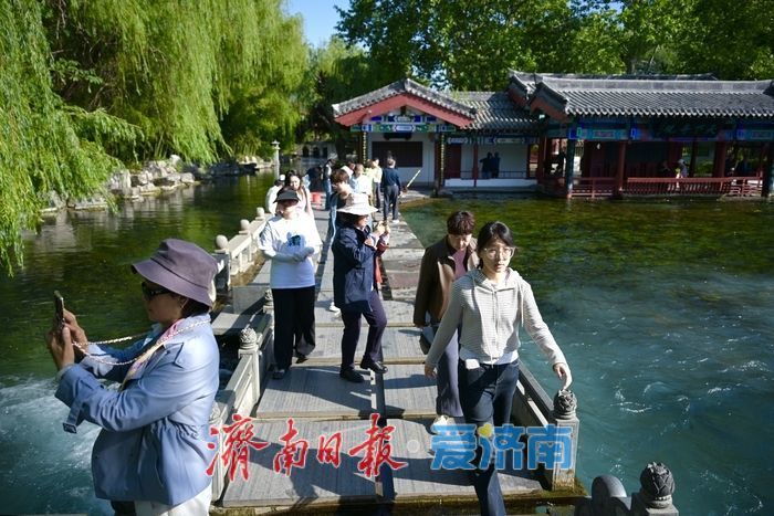 一年四季 泉在济南丨五泉齐涌如梅绽,清照故里韵悠长