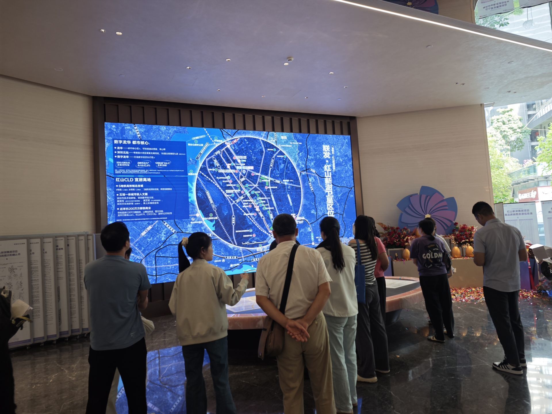 广深新政“点燃”5月楼市:深圳再现外地购房团,广州多个楼盘销售额过亿元 ——凤凰网房产深圳