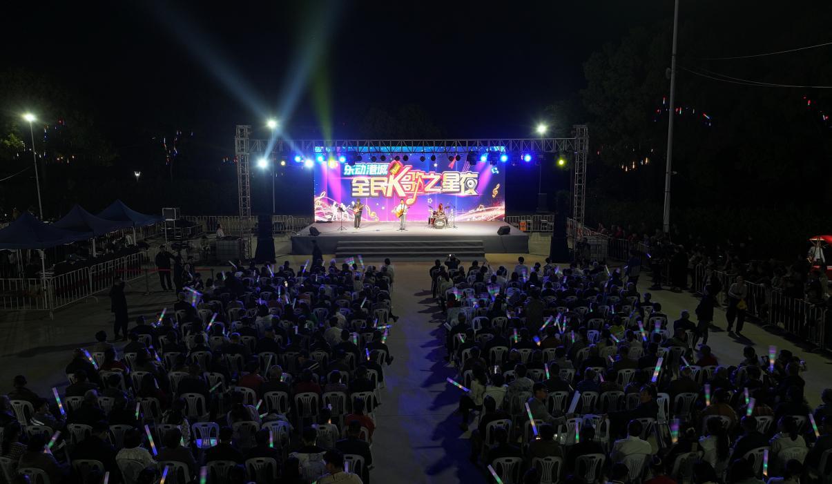 图为“唱响港城&middot;全民K歌”专场汇演现场。马炼摄