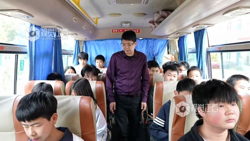 江西永丰：山区“上学专线” 温暖学子回家路（图）