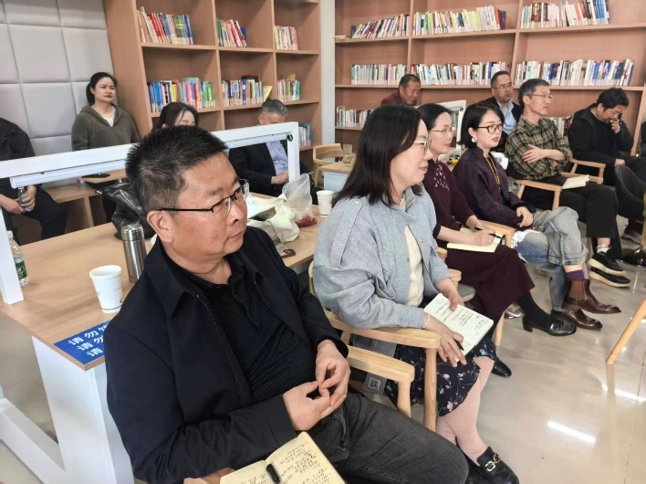 南京溧水籍学者节日返乡 倡导文学创作“走出去开眼界”