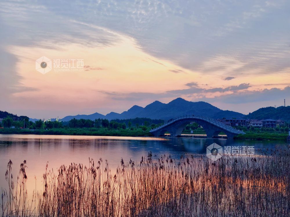 江西分宜：生态湿地日落成景（图）