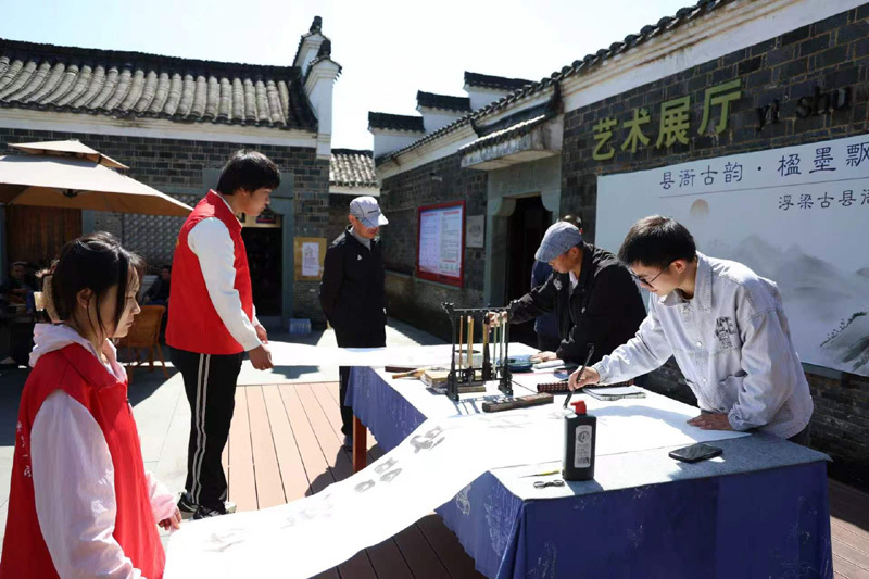 墨香引客来!“县衙古韵·楹墨飘香”浮梁古县衙楹联书法展举行