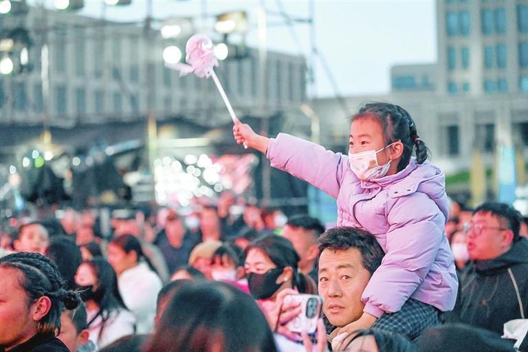 大声喝彩 兰州新区报记者 李怡青 摄