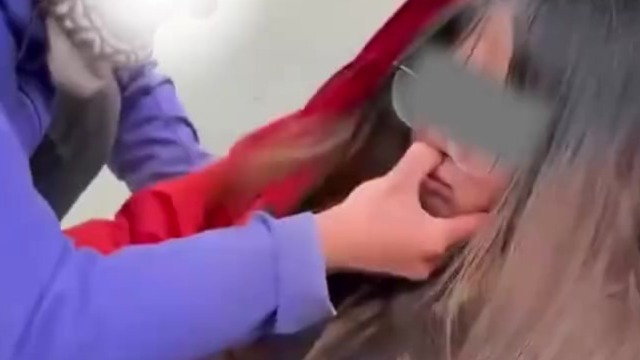 女子高反昏厥，向导掐人中急救被扇耳光