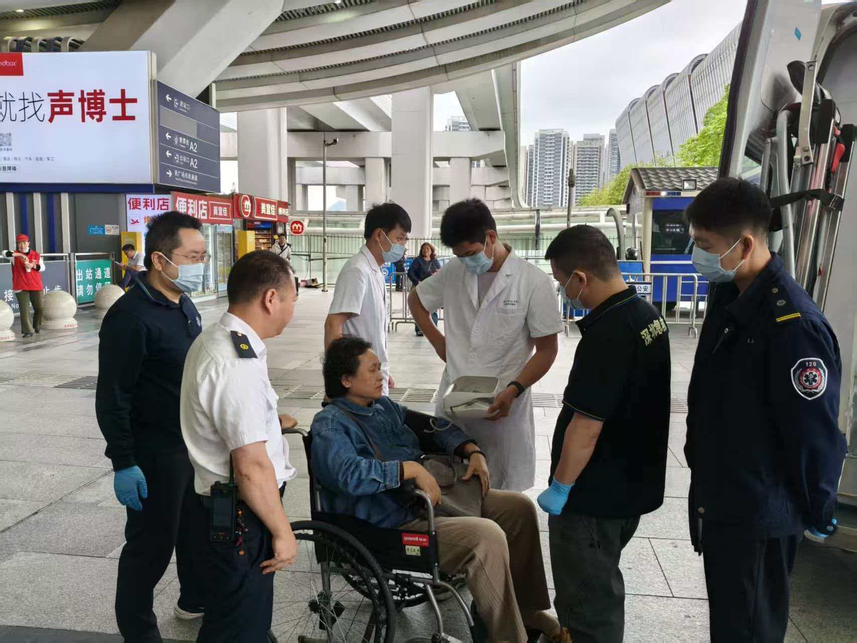 深圳北站“迎春花”伴旅客假期平安出行