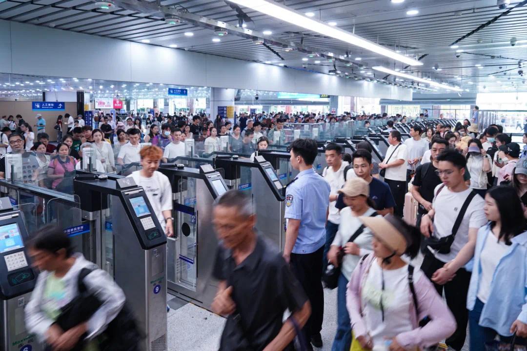 375万人次!“五一”珠海毗邻港澳口岸查验出入境人员同比增长2%