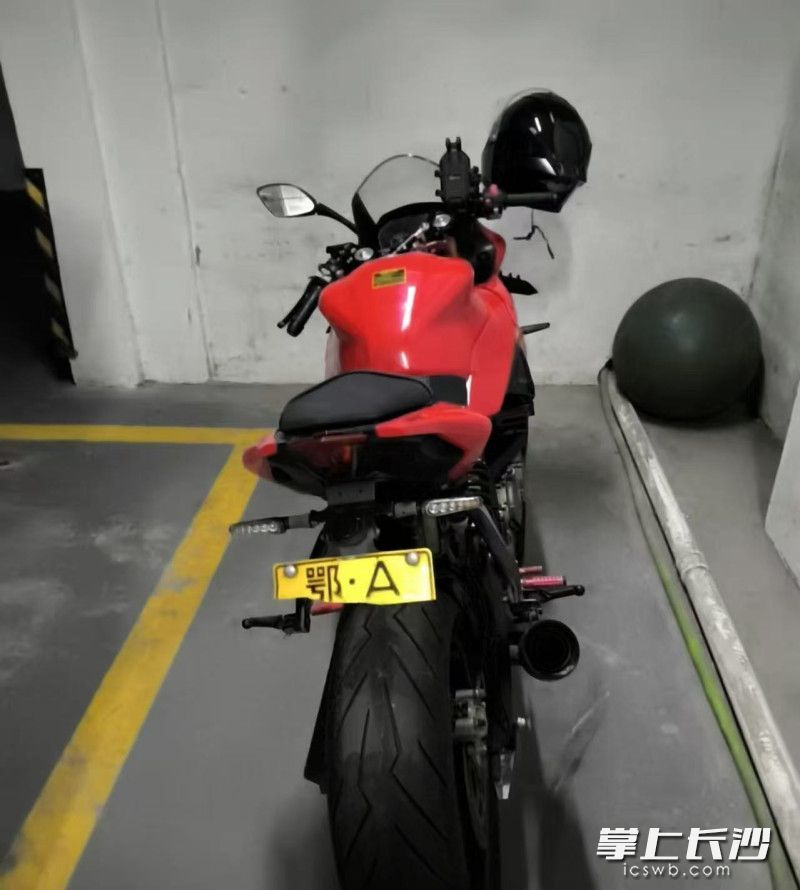 涉案摩托车被查获 湘江新区交警供图