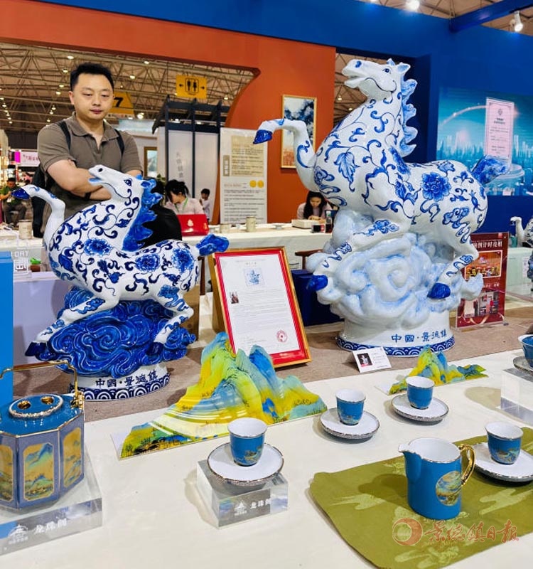 “景德镇制”亮相四川国际茶博会