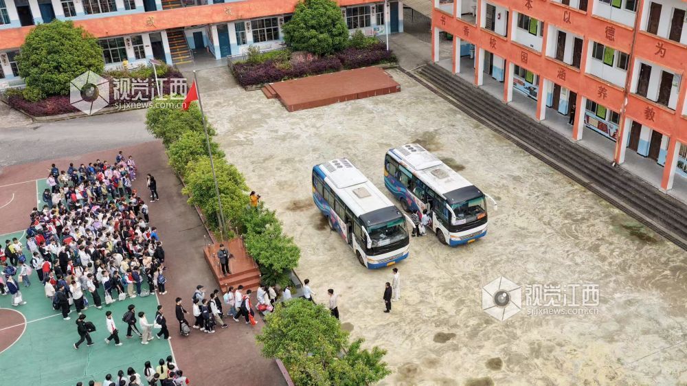 江西永丰：山区“上学专线” 温暖学子回家路（图）