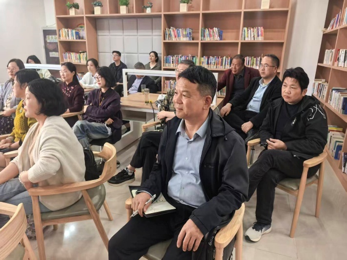 南京溧水籍学者节日返乡 倡导文学创作“走出去开眼界”