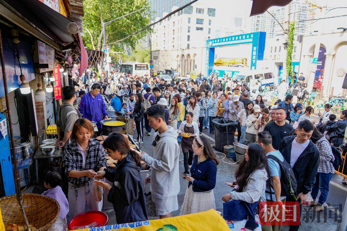 店前排成长队