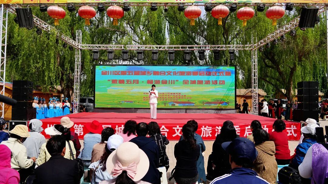 △宁远堡镇特色文艺展演精彩上演，乡土韵味浓。