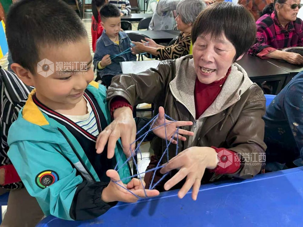 吉安永丰：温情母亲节 亲子共绘爱（图）