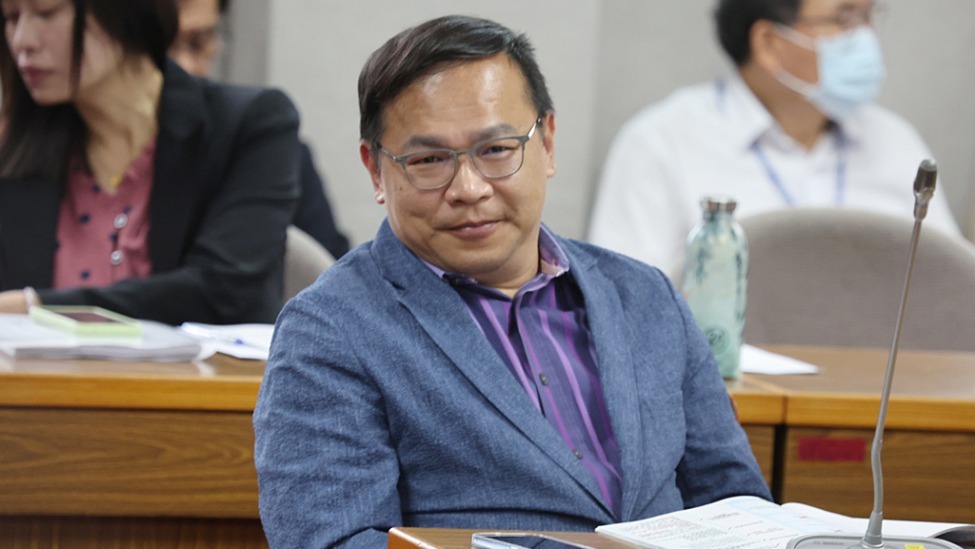 民进党持续内讧！王义川疑似呛王世坚“成为敌军最佳侧翼”_凤凰网