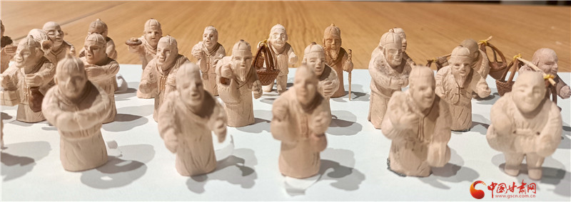 木雕群像