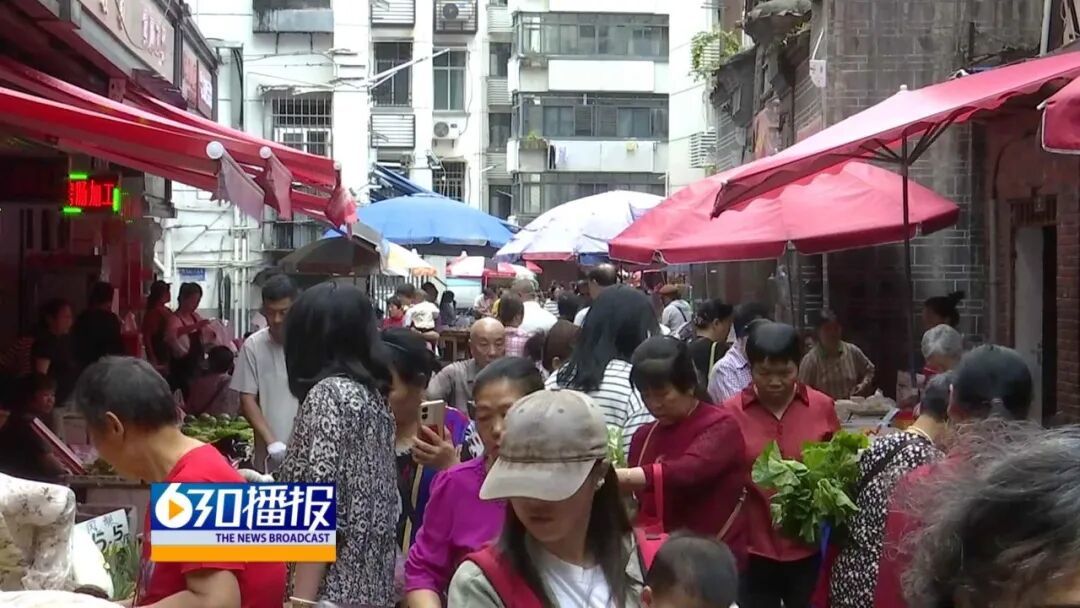 章贡区卫府里农贸市场改造后“内冷外热” 市民：不实惠 好闷